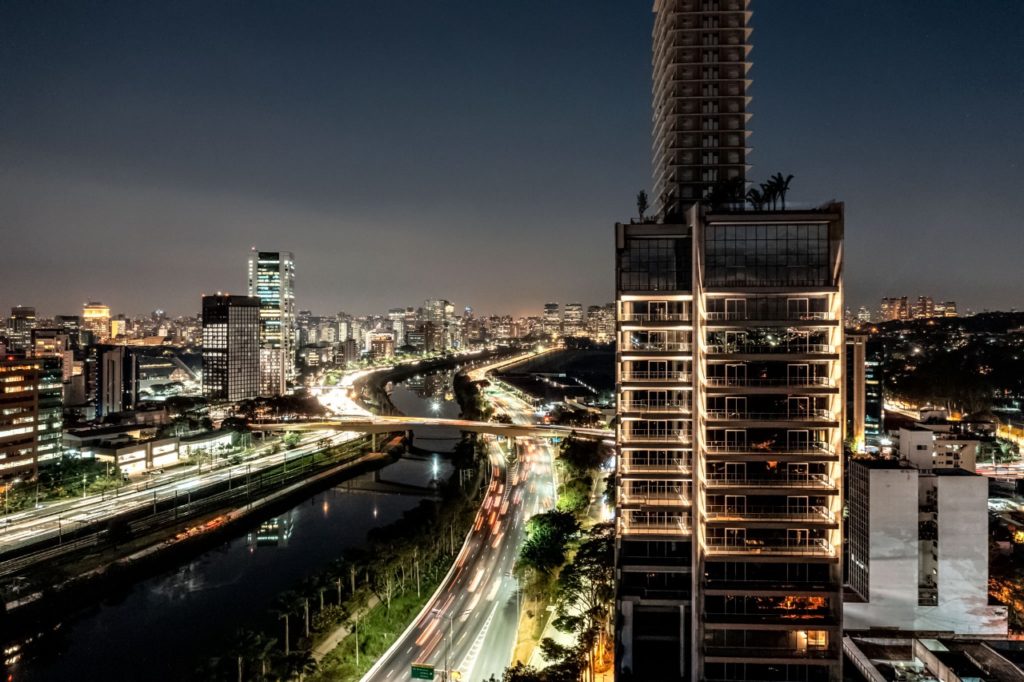 case de sucesso edifício river one